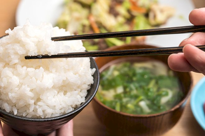 Yaponlar yeməyi nə üçün taxta çubuqlarla yeyirlər? - Heyrətamiz sirr TAPILDI