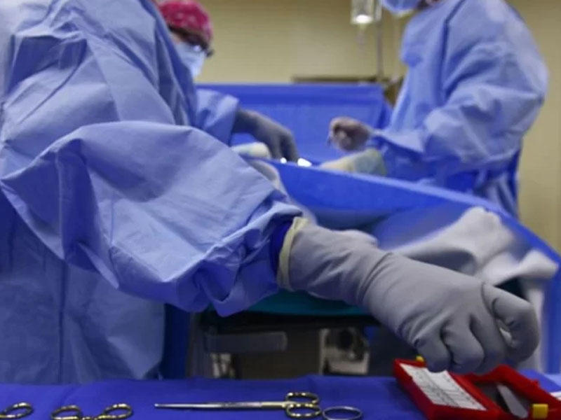 İki körpə ağırlığında böyrək çıxarıldı - Tibdə İNANILMAZ hadisə - FOTO