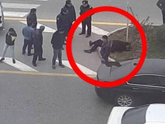 Sumqayıtda yolun ortasında DƏHŞƏT: Kişi qəflətən... - VİDEO