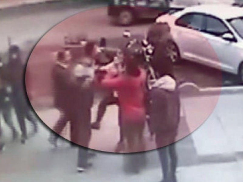 İki bacı sürücüyə “avtobusu təhlükəli sürürsüz, qorxuruq” dedilər, döyüldülər - VİDEO