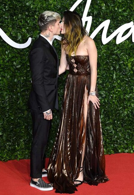 Bella Torn bu CƏSARƏTLİ geyimi ilə gündəmi PARTLATDI - FOTOLAR