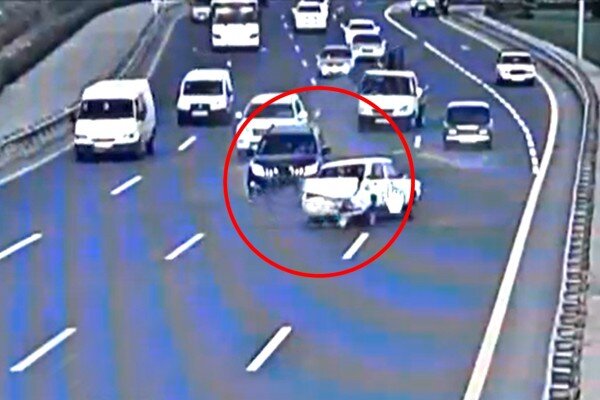 Mərdəkan yolunda qəza anı kameraya düşdü - VİDEO