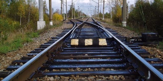 Пострадавший в результате столкновения поезда и автомобиля в Саатлы скончался - ОБНОВЛЕНО