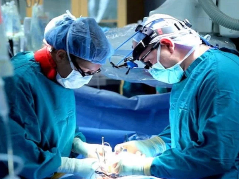 Həkimlər xəstəni səhv saldı - Xəstəxanada skandal