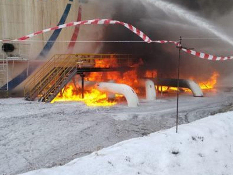 Tatarstanda neftdoldurma stansiyasında partlayış: yaralananlar var - VİDEO