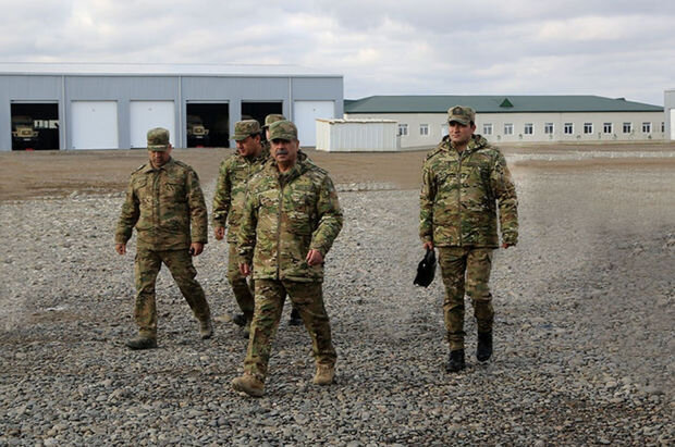 Глава Минобороны проверил боеготовность ракетных и артиллерийских войск в прифронтовой зоне - ВИДЕО