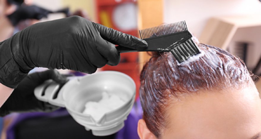 Окрашивание волос оказалось причиной возникновения рака