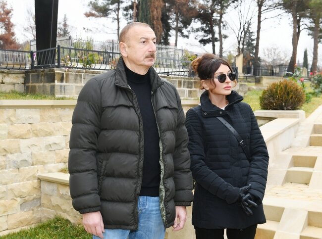 Prezident və birinci xanım Şahxəndan türbəsində - Fotolar