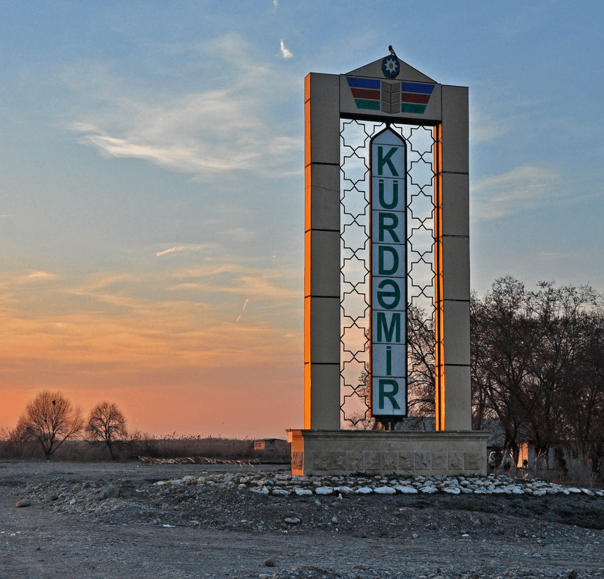 Kürdəmirdə: Kiçik həcmli avtobuslarda şagirdlər bir-birinin belində gedir