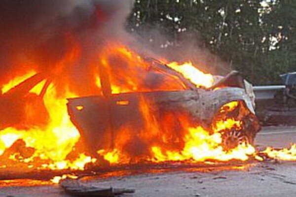 Bakıda səfirin müşavirinin maşını ALOVLANDI