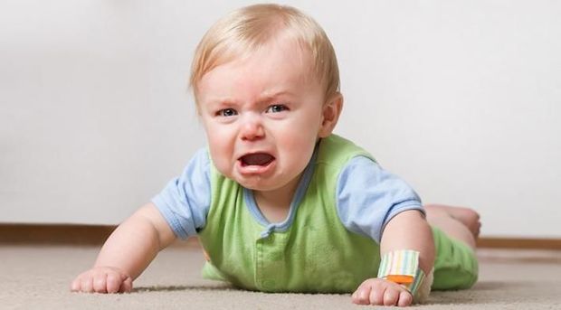 Ребенок выполз из дома и замерз насмерть