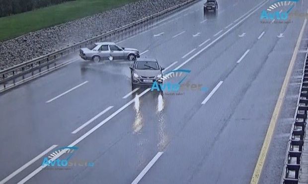 Аварии, которые произошли в Баку во время дождя - ВИДЕО