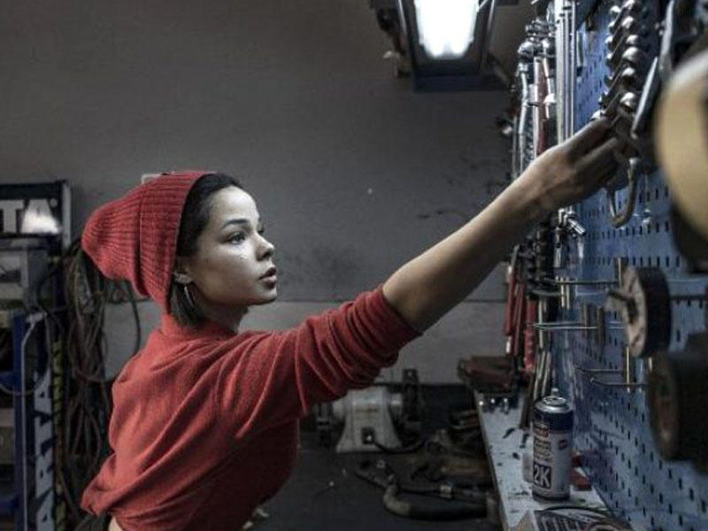 17 yaşlı gözəl qızın gördüyü iş kişiləri heyrətləndirir - FOTO