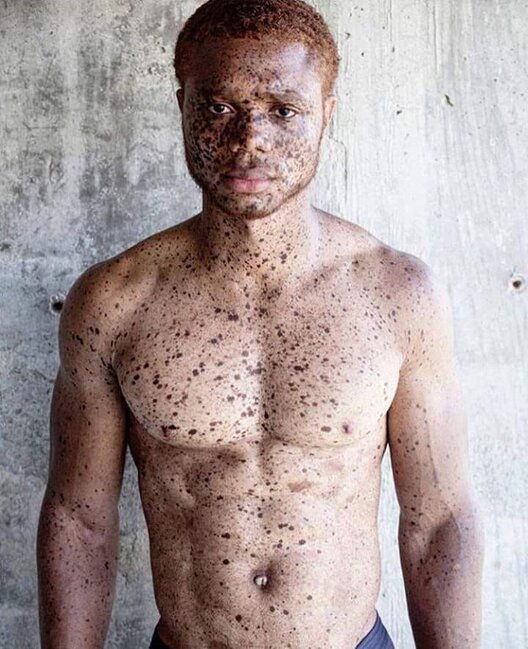 Çilləri ilə məhşur olan model - FOTOLAR