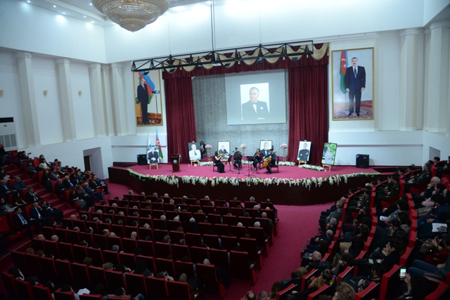 Nəsimi rayonunda Ulu Öndər Heydər Əliyevin anım gününə həsr olunmuş tədbir keçirilib