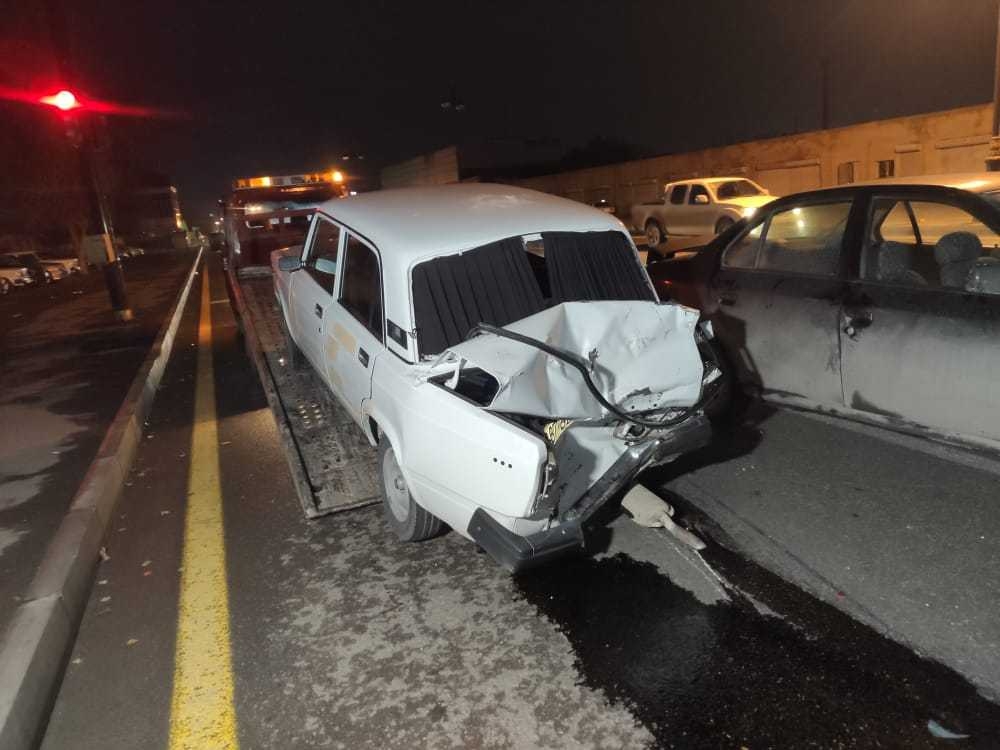 Bakıda kişi icarəyə götürülən avtomobillə ağır qəza törətdi - FOTO