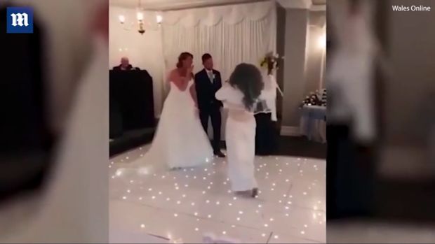 Naməlum qadın toyda şok yaratdı: “Toyu dayandırın! O mən olmalıydım” - VİDEO