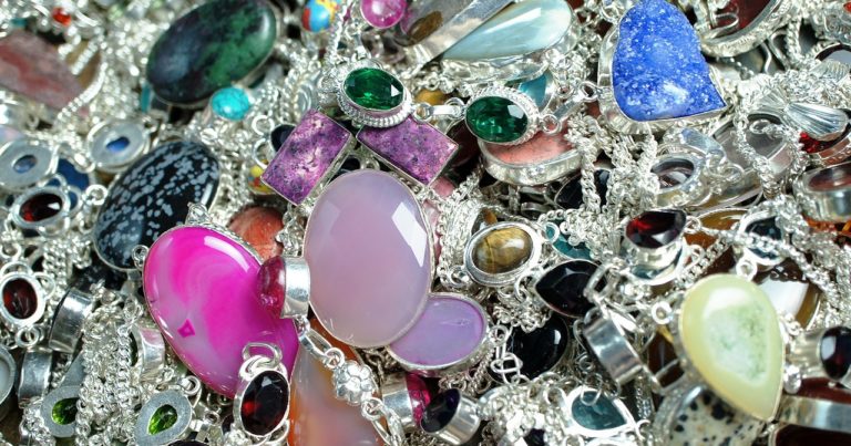 Tacikistandan şok qərar: Fərdi qaydada qızıl və digər əlvan metallar axtarmağa və çıxarmağa icazə verildi