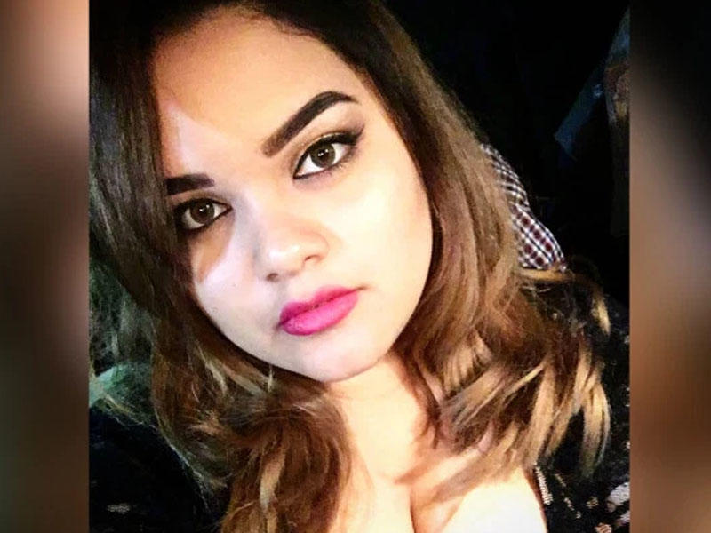 Məktəbin idman zalında biabırçılıq - Qadın müəllim şagirdi ilə sevişərkən tutuldu - FOTO