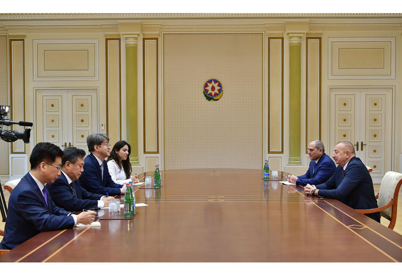 Ильхам Алиев принял делегацию во главе с председателем Комитета статистики Республики Корея