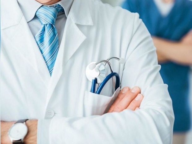 Azyaşlının üç yerdən sınan qoluna krem çəkib evə göndərdilər - FOTO