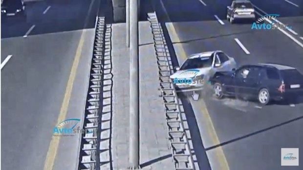 На аэропортовской дороге столкнулись два автомобиля