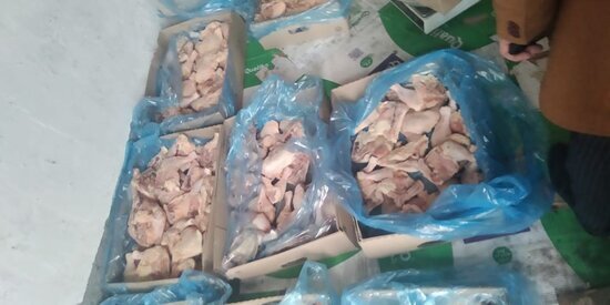 В Гяндже пресечена попытка поставки непригодного куриного мяса в донерные - ФОТО