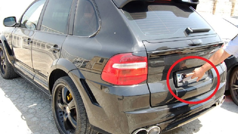 Bakıda cərimədən yayınmaq istəyən sürücülərin ağlagəlməz üsulu (VİDEO)