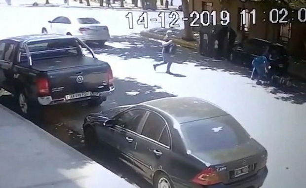 Britaniyalı milyonçu lüks hotelin qarşısında öldürüldü - VİDEO