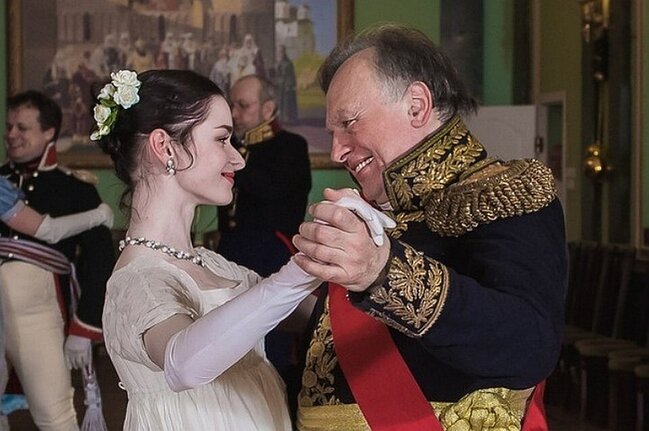 Müəllim tələbəsi olan sevgilisini güllələyib TİKƏ-TİKƏ DOĞRADI - FOTO-VİDEO