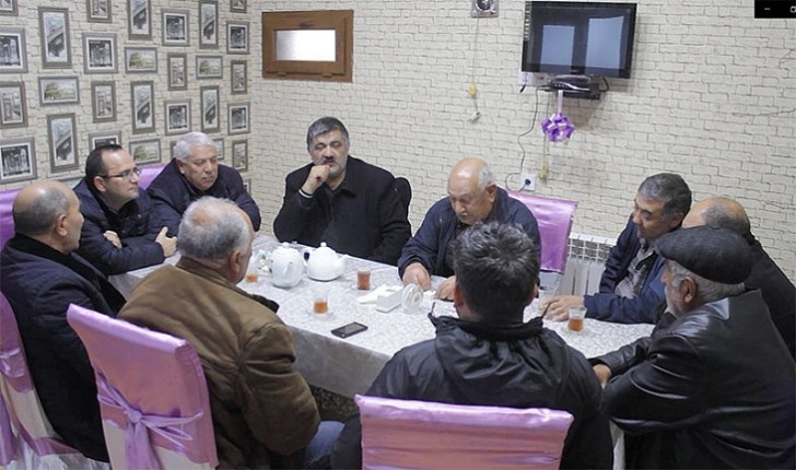 Yüzlərlə vətəndaş 