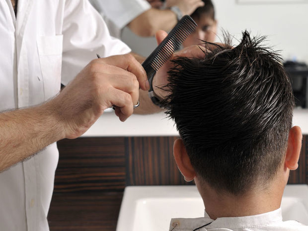 Müştəri 40 il bir bərbərin yanına getdi, eyni FOTO çəkdi