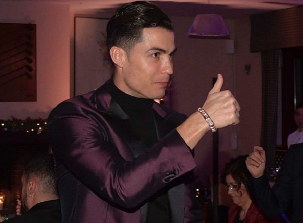 Ronaldu “Yuventus”un korporativində geyimi ilə seçildi – FOTO