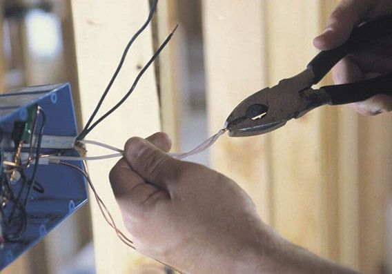 В Баку мужчина погиб от удара током