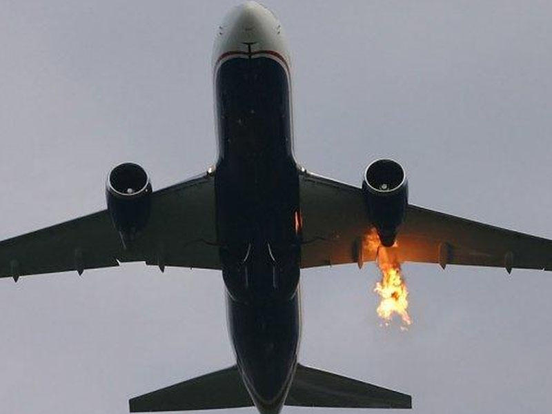 Təyyarənin mühərriki alışdı - Məcburi eniş