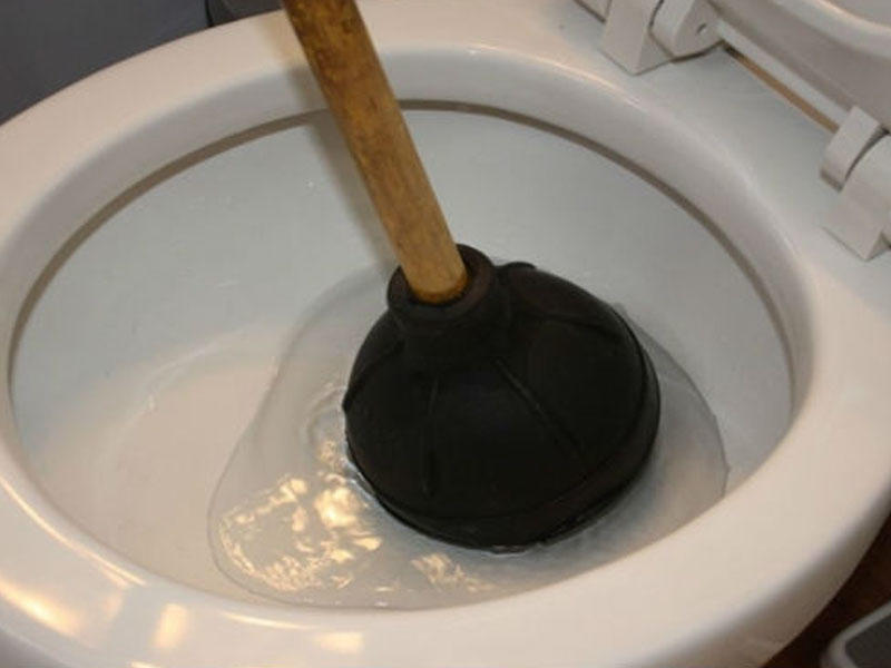 Qadağaya görə unitazdan su içdi, vəfat etdi - Balaca qızın dəhşətli ölümü - FOTO