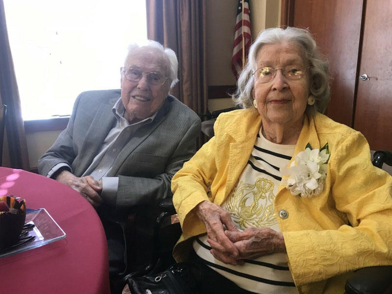 80 il evli olan dünyanın ən yaşlı cütlüyü ƏBƏDİ SEVGİNİN SİRRİNİ AÇDI - Yatağa heç vaxt...