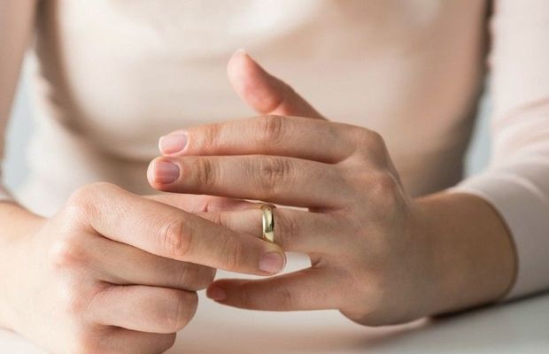 Ревнивый муж заставил жену съесть обручальное кольцо и забил ее до смерти - ФОТО