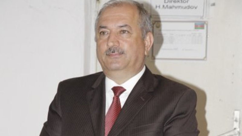 İcra başçısı başına çətir tutdurdu - Müzakirəyə çevrildi - FOTO