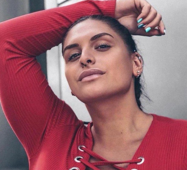 11-ci sinif şagirdi olan BU QIZIN çiyinləri Şvartseneggeri xatırladır - FOTO