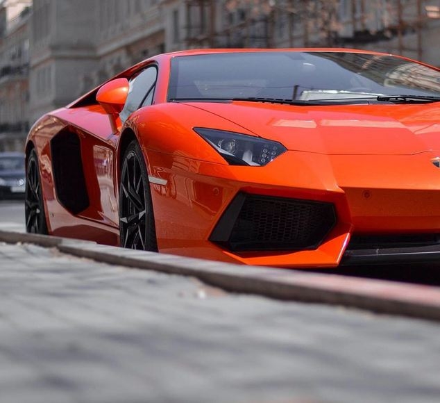 Varlıların Bakı küçələrindəki milyonluq oyuncaqları (FOTO)