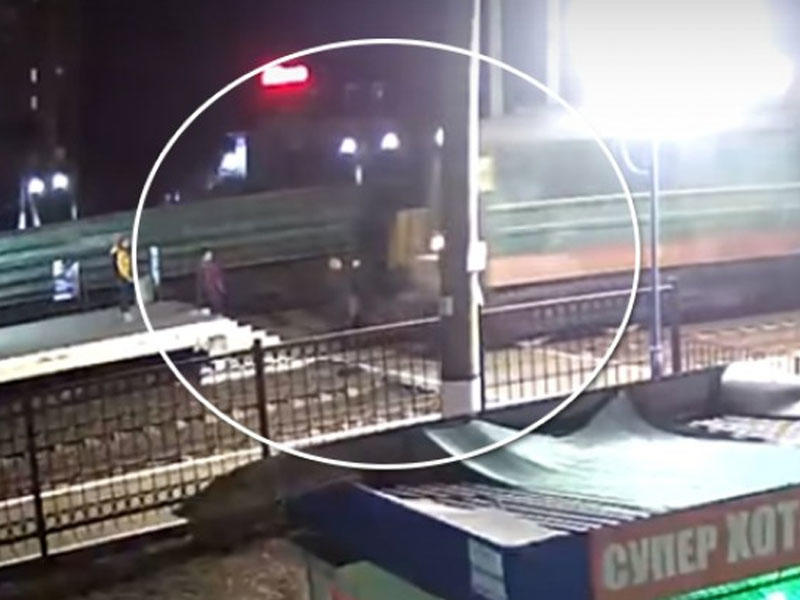 Qatar iki piyadanı vurub kənara tulladı - VİDEO