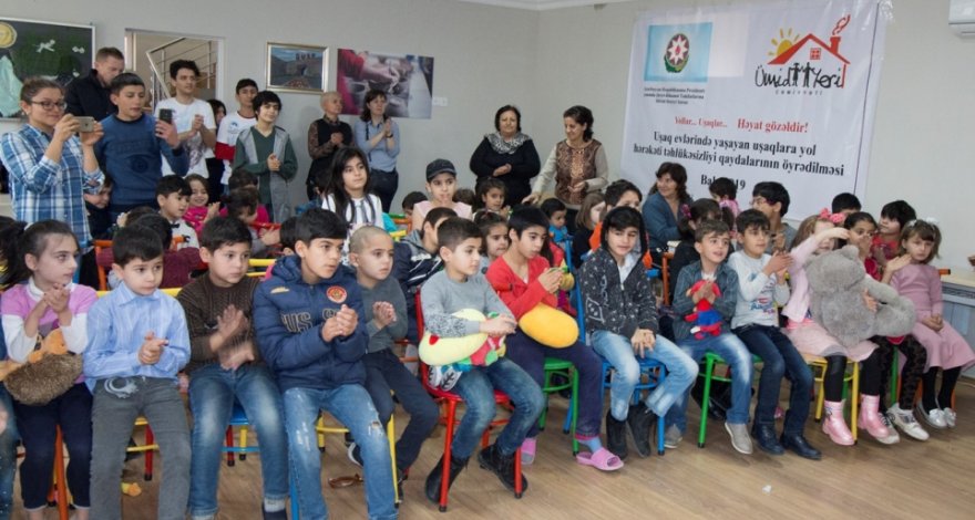 В Баку прошла благотворительная новогодняя акция «Дорогами добра» - ФОТО