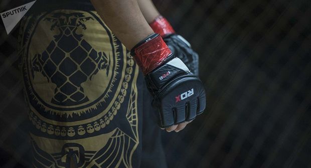 MMA çempionunu Moskvada döydülər – VİDEO