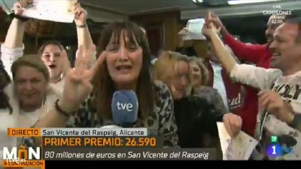 Ведущая, выигравшая в лотерею, уволилась в прямом эфире - ВИДЕО