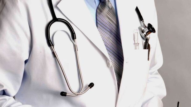 Həkimin qapısına yazdığı yazı başına iş açdı - FOTO