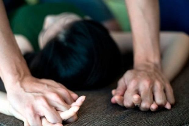 Курьер пытался изнасиловать клиентку