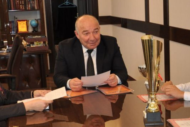 İcra başçısı dörd vəzifəli şəxsi işdən çıxardı