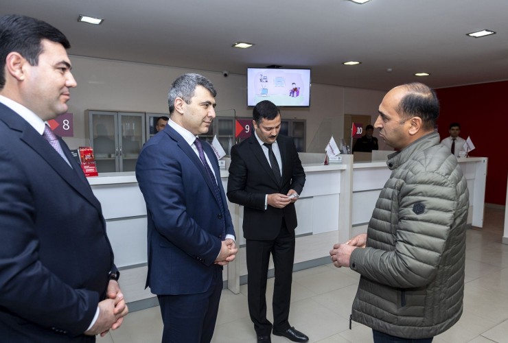Kənd Təsərrüfatı naziri İnam Kərimov Xaçmazda vətəndaşları qəbul edib