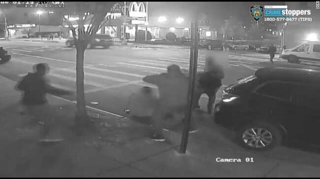 Bir dolların üstündə qocanı VƏHŞİCƏSİNƏ DÖYDÜLƏR - VİDEO